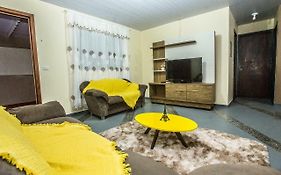 Casa Grande com 2 quartos e 1 suíte